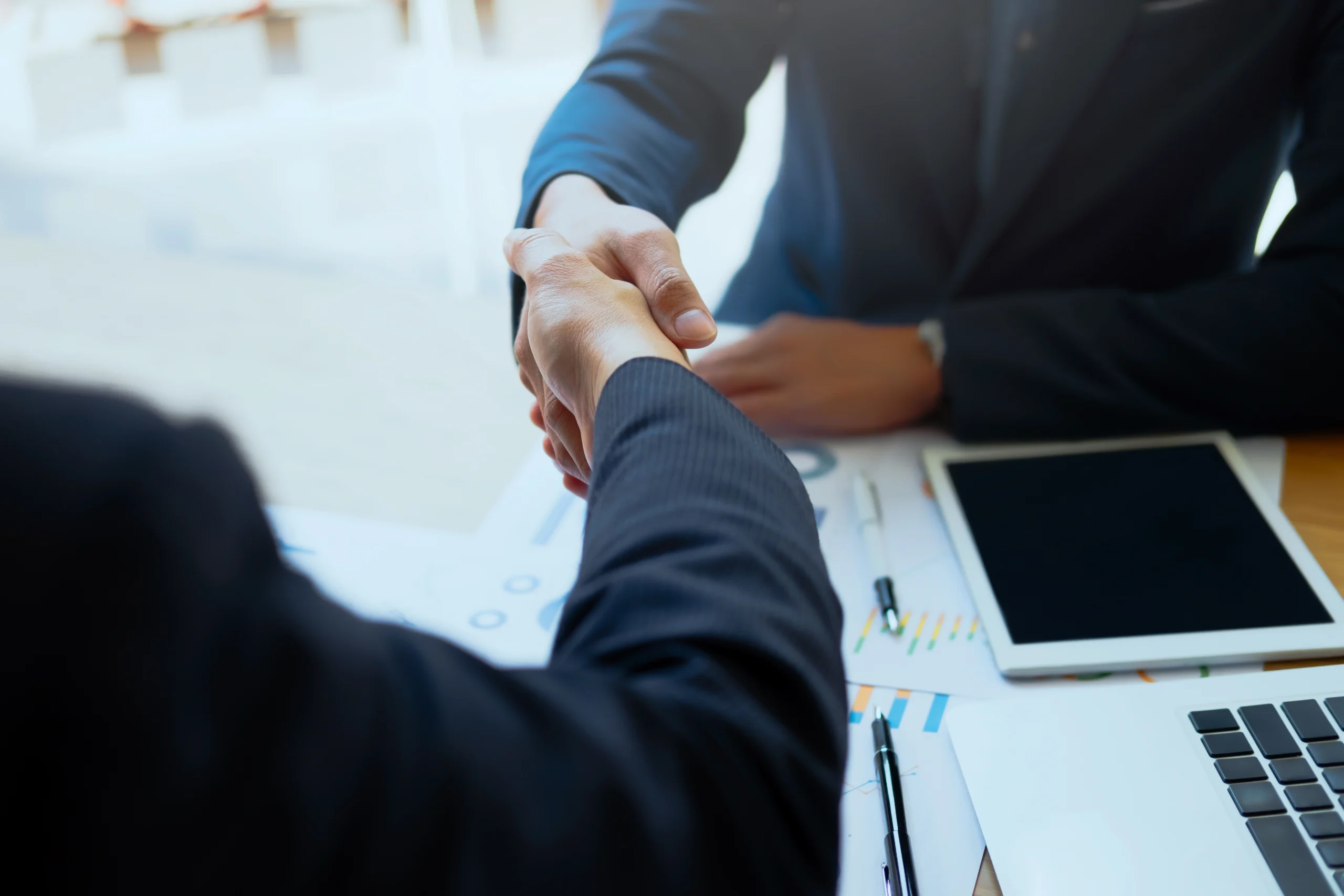 successful-business-peolple-handshaking-after-good-deal